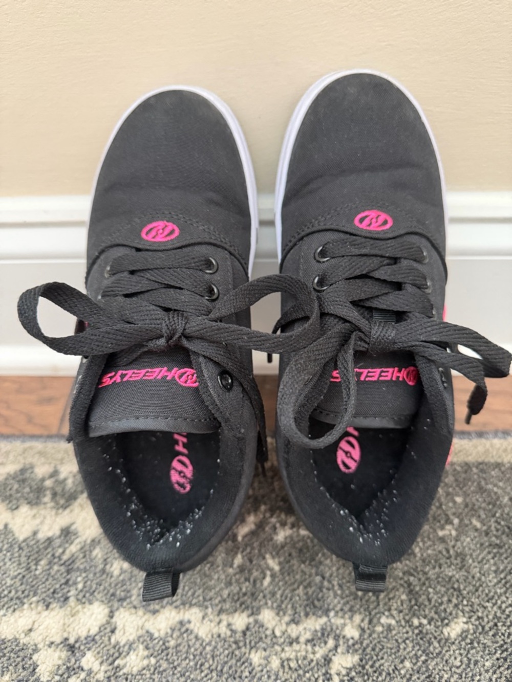 HEELYS Unisex Kids' Voyager Wheeled Shoe Black/Pink